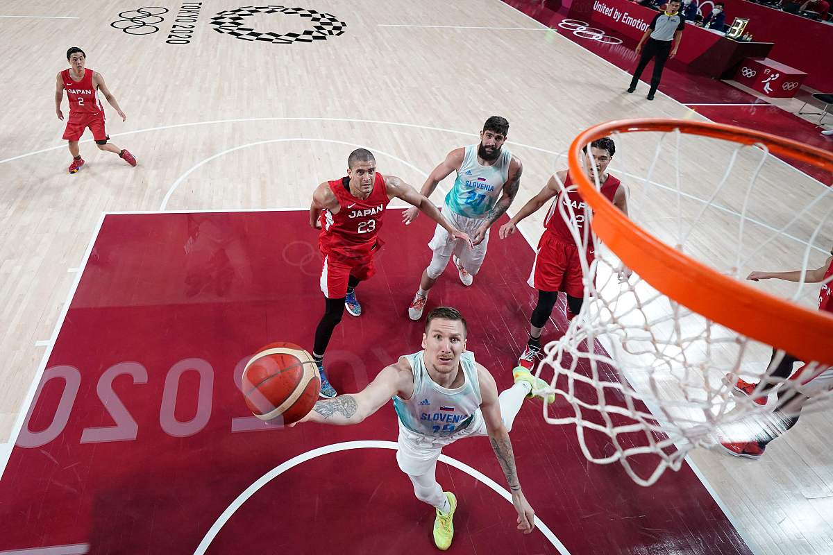 全球篮球赛事吸引众多球迷狂热追捧